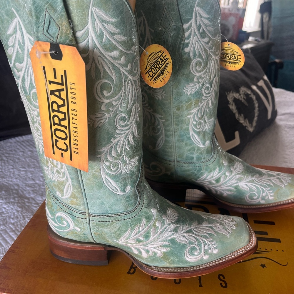 NIB 7.5 8 Corral Turquoise Blue Green Country Western Boots White Embroidery - Picture 3 of 6